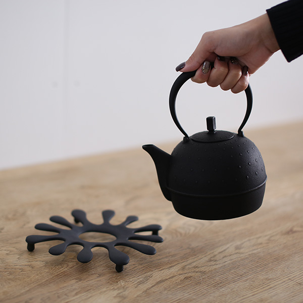 【大吉】　未使用　南部　小ぶり鉄瓶　　2323 鉄瓶 鉄器 南部鉄器 急須 やかん・ケトル ih直火 対応 おしゃれ 鉄ケトル